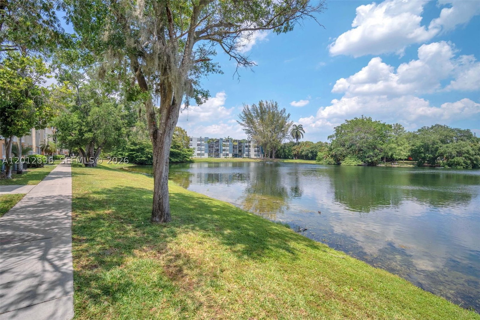 Real estate property located at 3690 56th Ave #903, Broward, Lakewood At Emerald Hills, Hollywood, FL