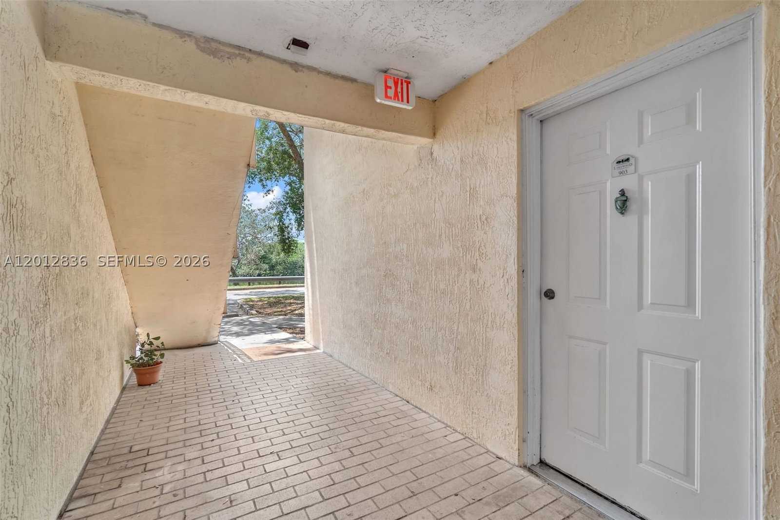 Real estate property located at 3690 56th Ave #903, Broward, Lakewood At Emerald Hills, Hollywood, FL