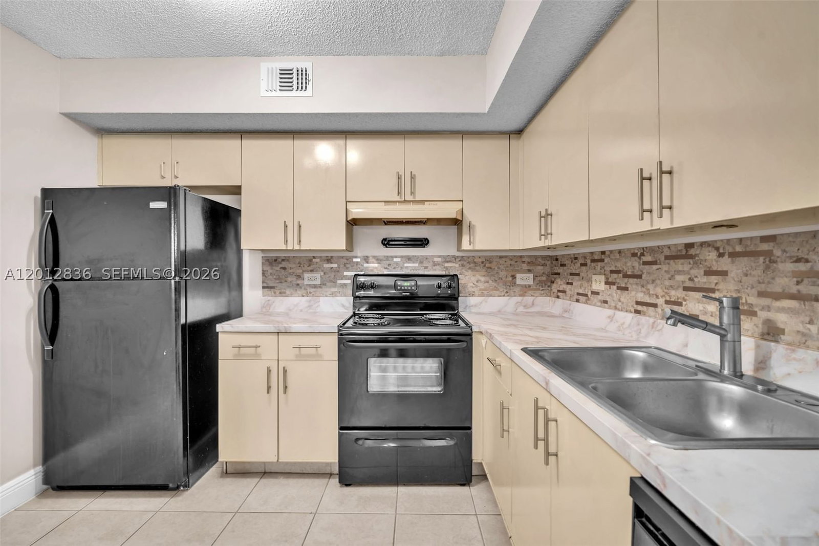 Real estate property located at 3690 56th Ave #903, Broward, Lakewood At Emerald Hills, Hollywood, FL