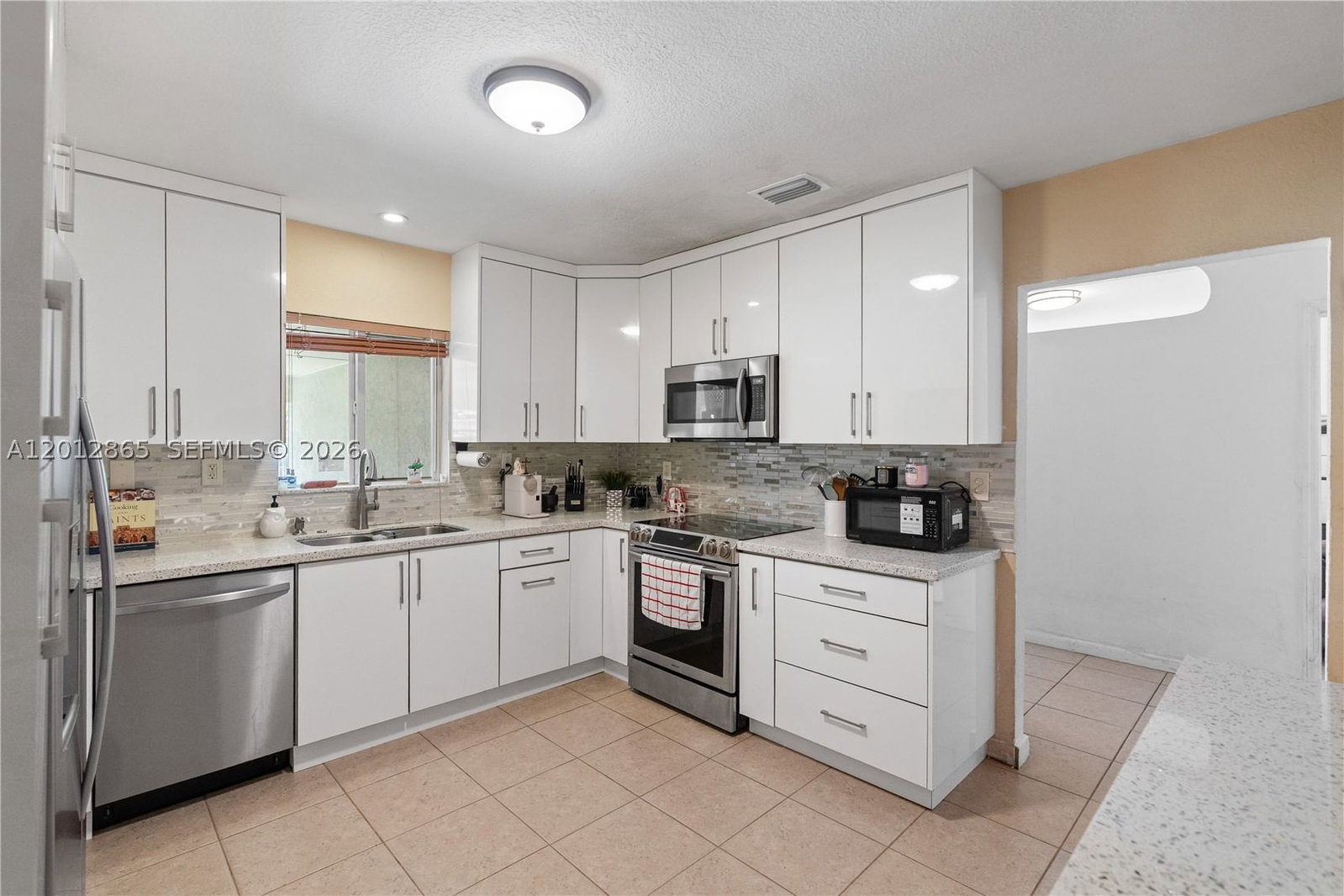 Real estate property located at 5300 30th Pl, Miami-dade, Glenwood Hgts, Miami, FL