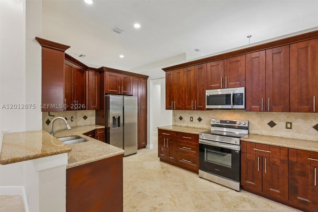 Real estate property located at 1290 Camellia Ln, Broward, Sector 6 East, Weston, FL
