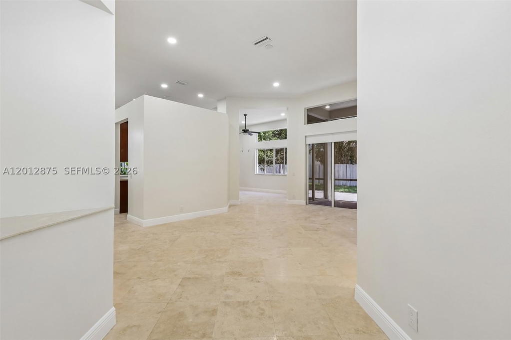 Real estate property located at 1290 Camellia Ln, Broward, Sector 6 East, Weston, FL
