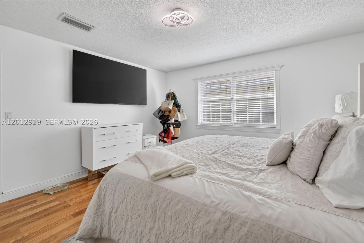 Real estate property located at 14661 168th Ter, Miami-dade, Southwind Point, Miami, FL