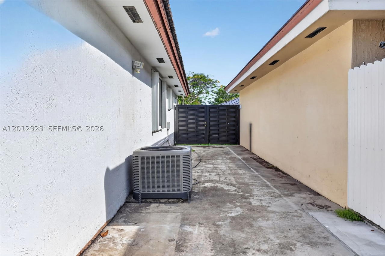 Real estate property located at 14661 168th Ter, Miami-dade, Southwind Point, Miami, FL