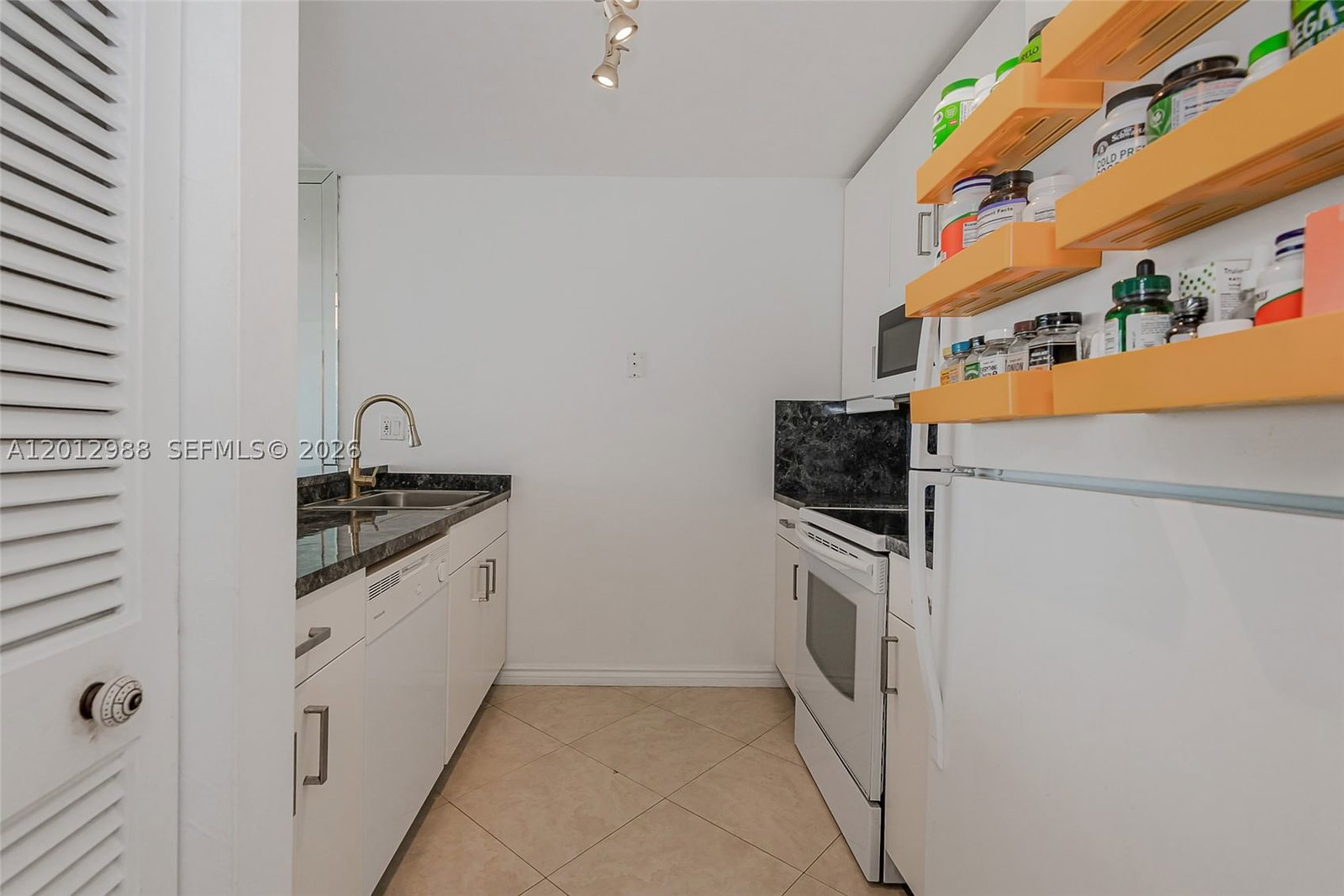 Real estate property located at 600 36th St #706, Miami-dade, Charter Club Condo, Miami, FL