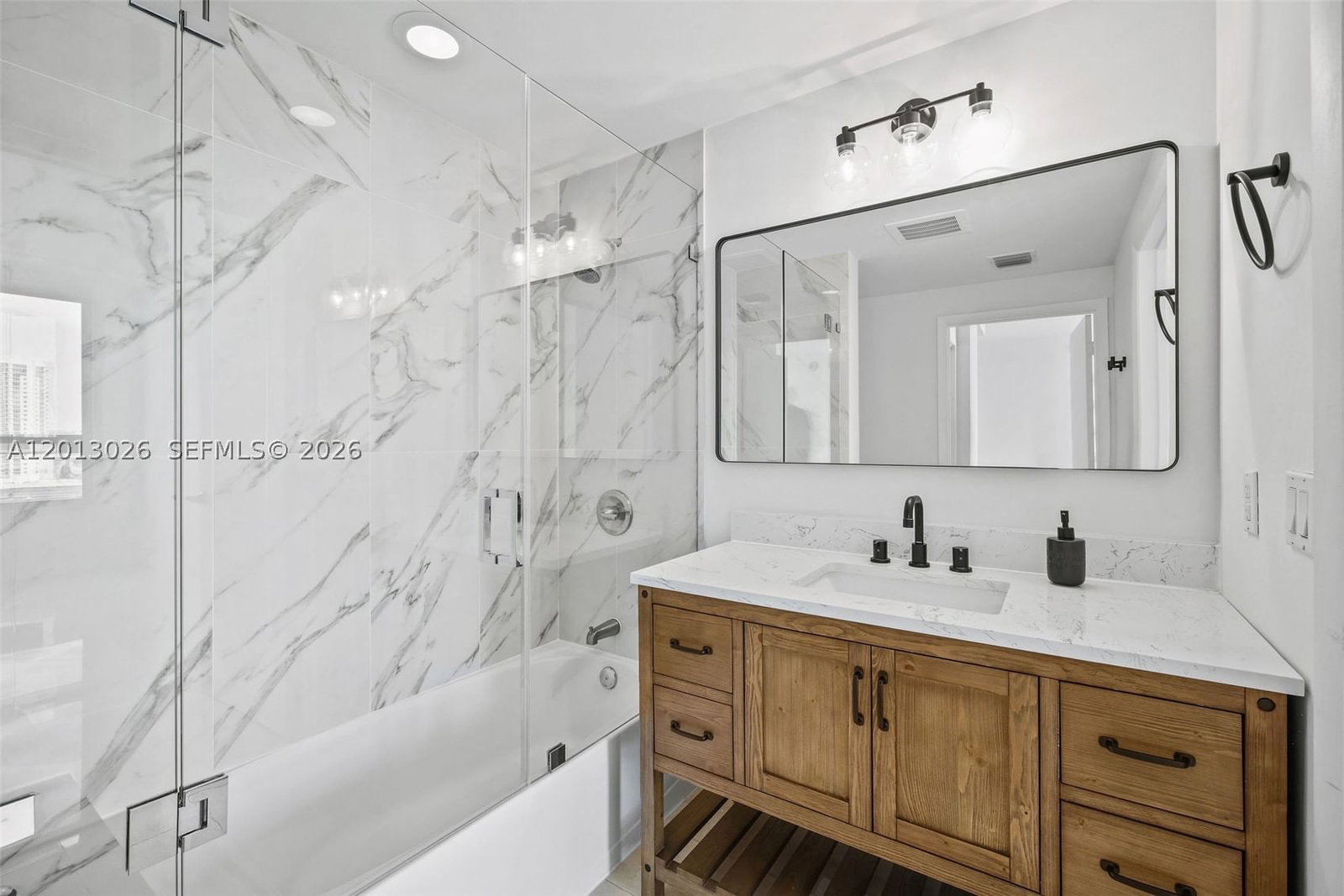 Real estate property located at 90 3rd St #1608, Miami-dade, Ivy Condo, Miami, FL