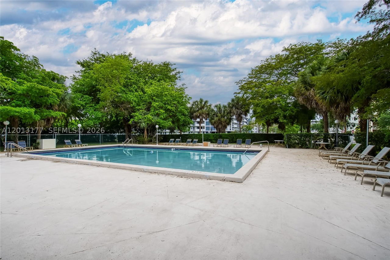 Real estate property located at 919 Hillcrest Dr #607, Broward, Hillcrest East 20, Hollywood, FL