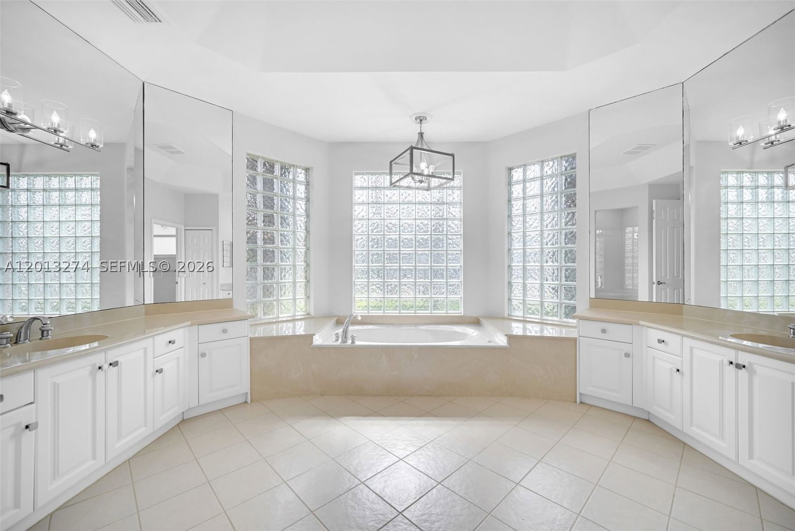 Real estate property located at 2553 Jardin Manor, Broward, Sector 7 - Parcels J-2 &, Weston, FL