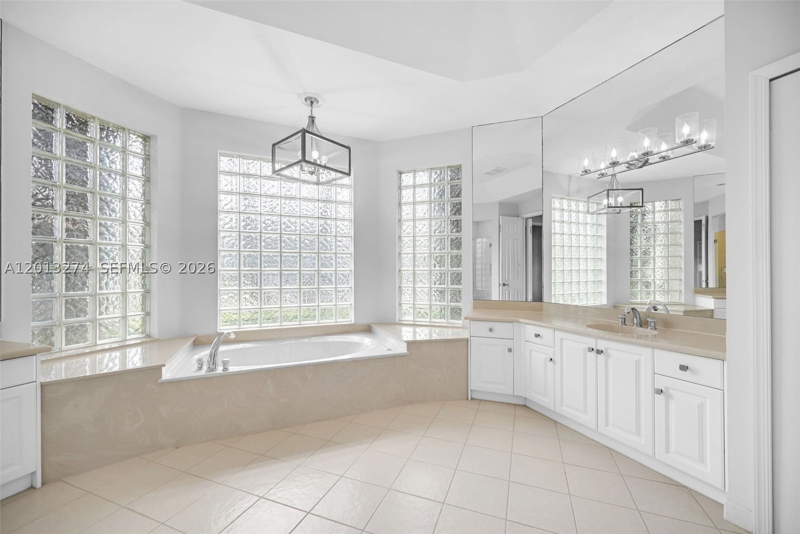 Real estate property located at 2553 Jardin Manor, Broward, Sector 7 - Parcels J-2 &, Weston, FL