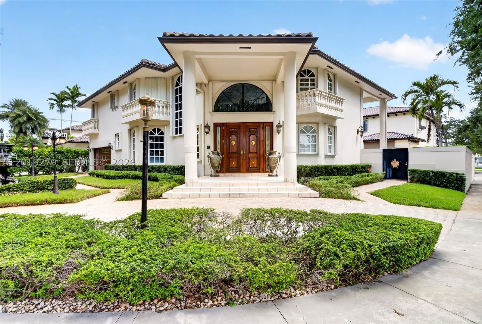 Real estate property located at 8560 164th St, Miami-dade, Royal Lakes 1st Addn, Miami Lakes, FL