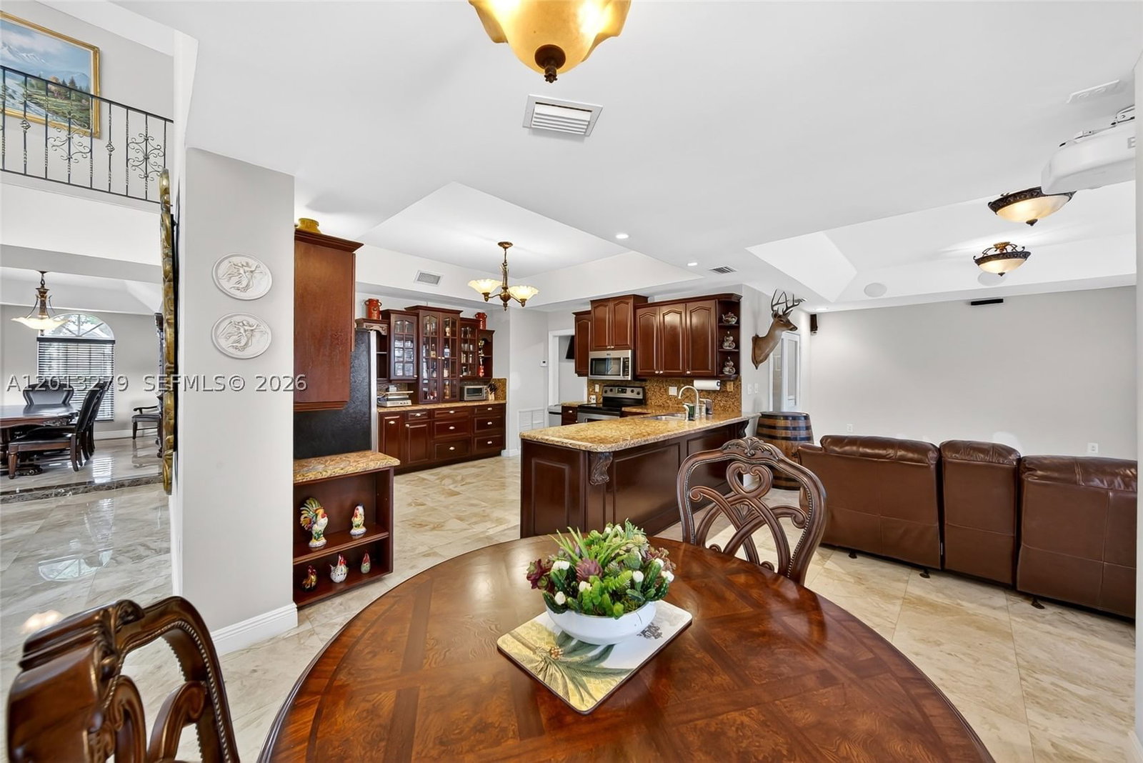 Real estate property located at 8560 164th St, Miami-dade, Royal Lakes 1st Addn, Miami Lakes, FL