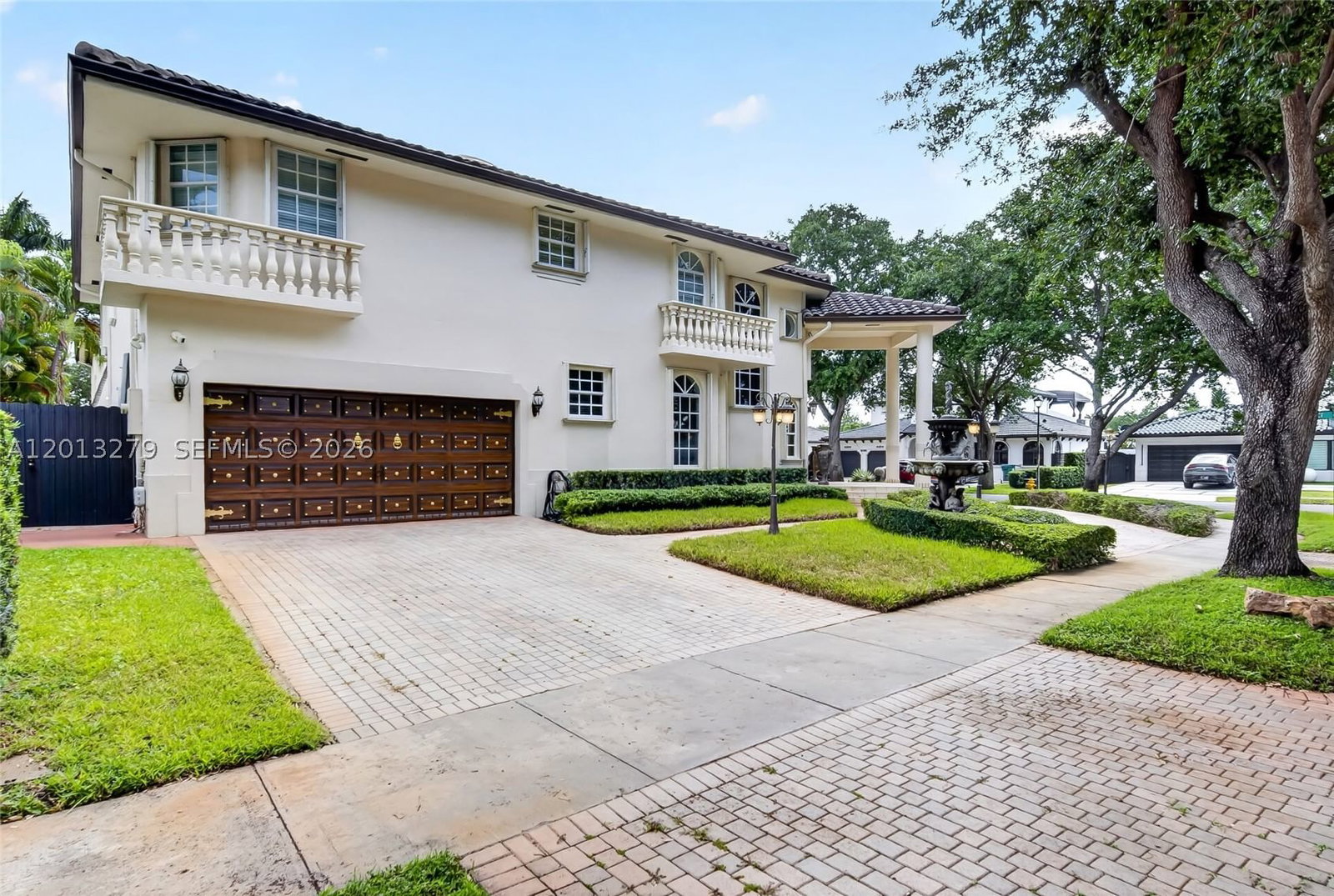 Real estate property located at 8560 164th St, Miami-dade, Royal Lakes 1st Addn, Miami Lakes, FL