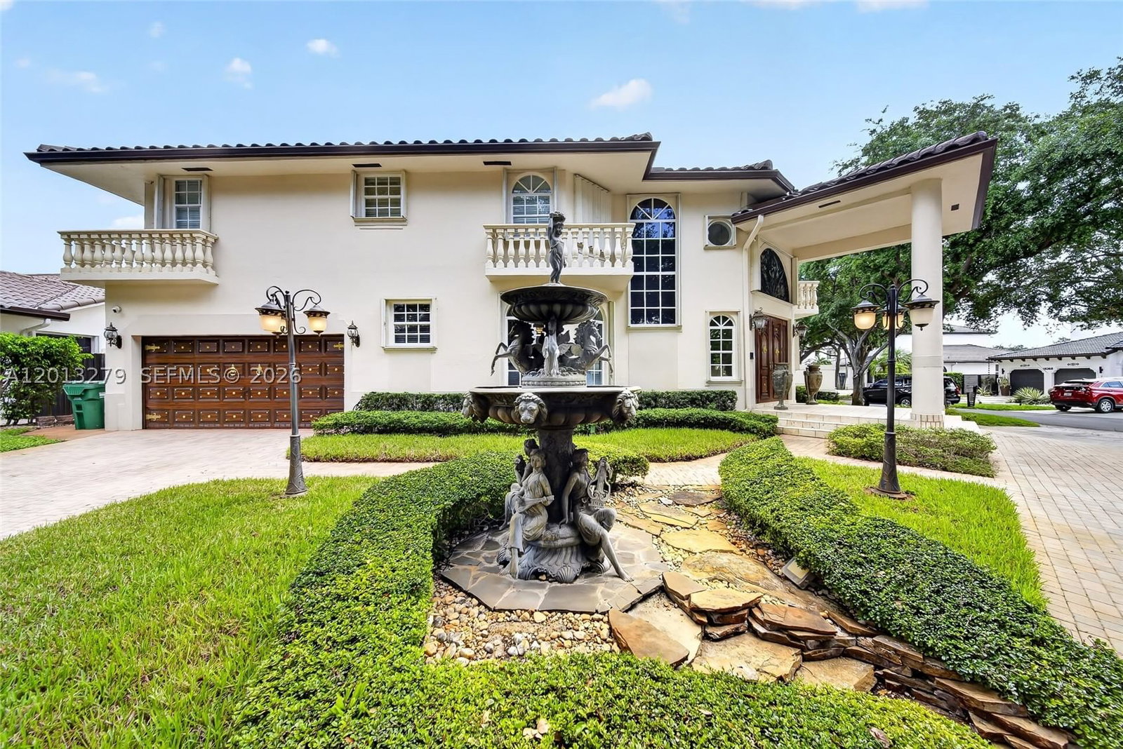 Real estate property located at 8560 164th St, Miami-dade, Royal Lakes 1st Addn, Miami Lakes, FL