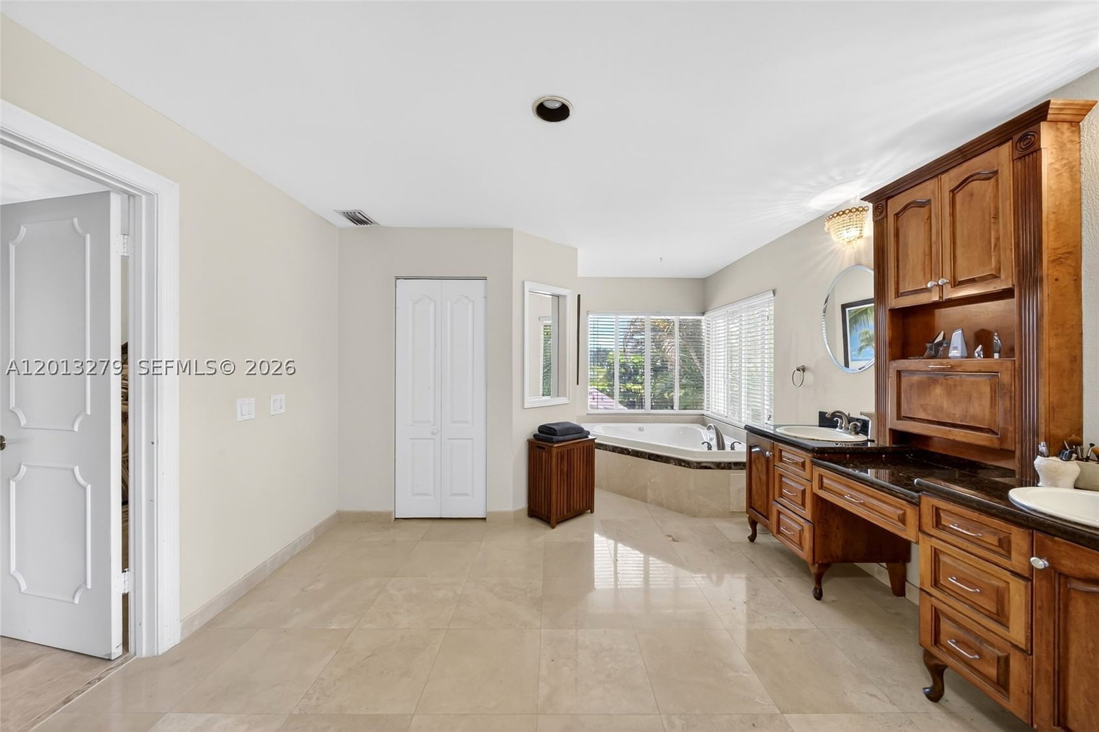 Real estate property located at 8560 164th St, Miami-dade, Royal Lakes 1st Addn, Miami Lakes, FL