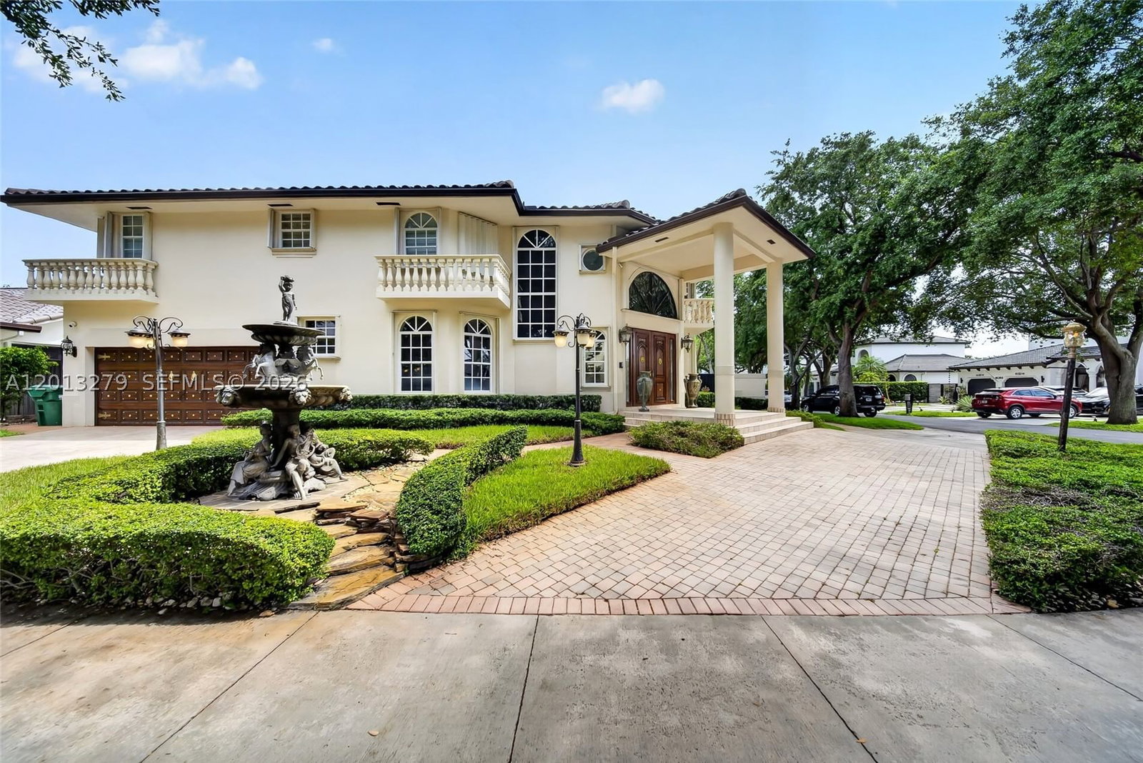 Real estate property located at 8560 164th St, Miami-dade, Royal Lakes 1st Addn, Miami Lakes, FL