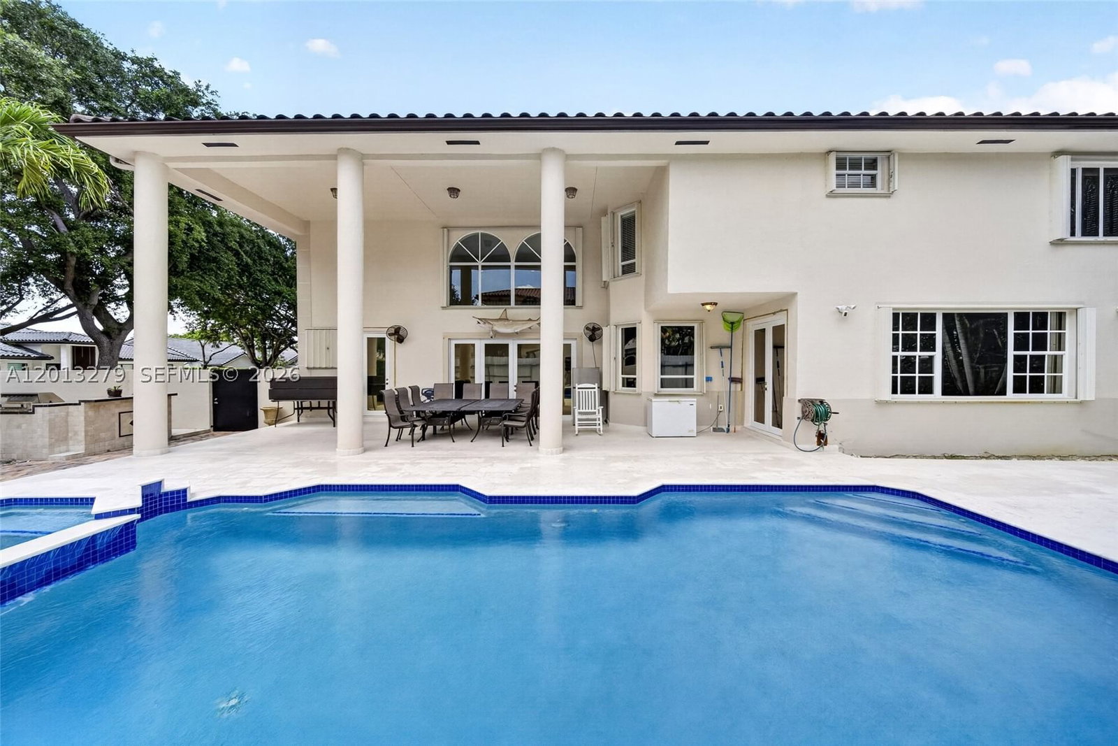 Real estate property located at 8560 164th St, Miami-dade, Royal Lakes 1st Addn, Miami Lakes, FL