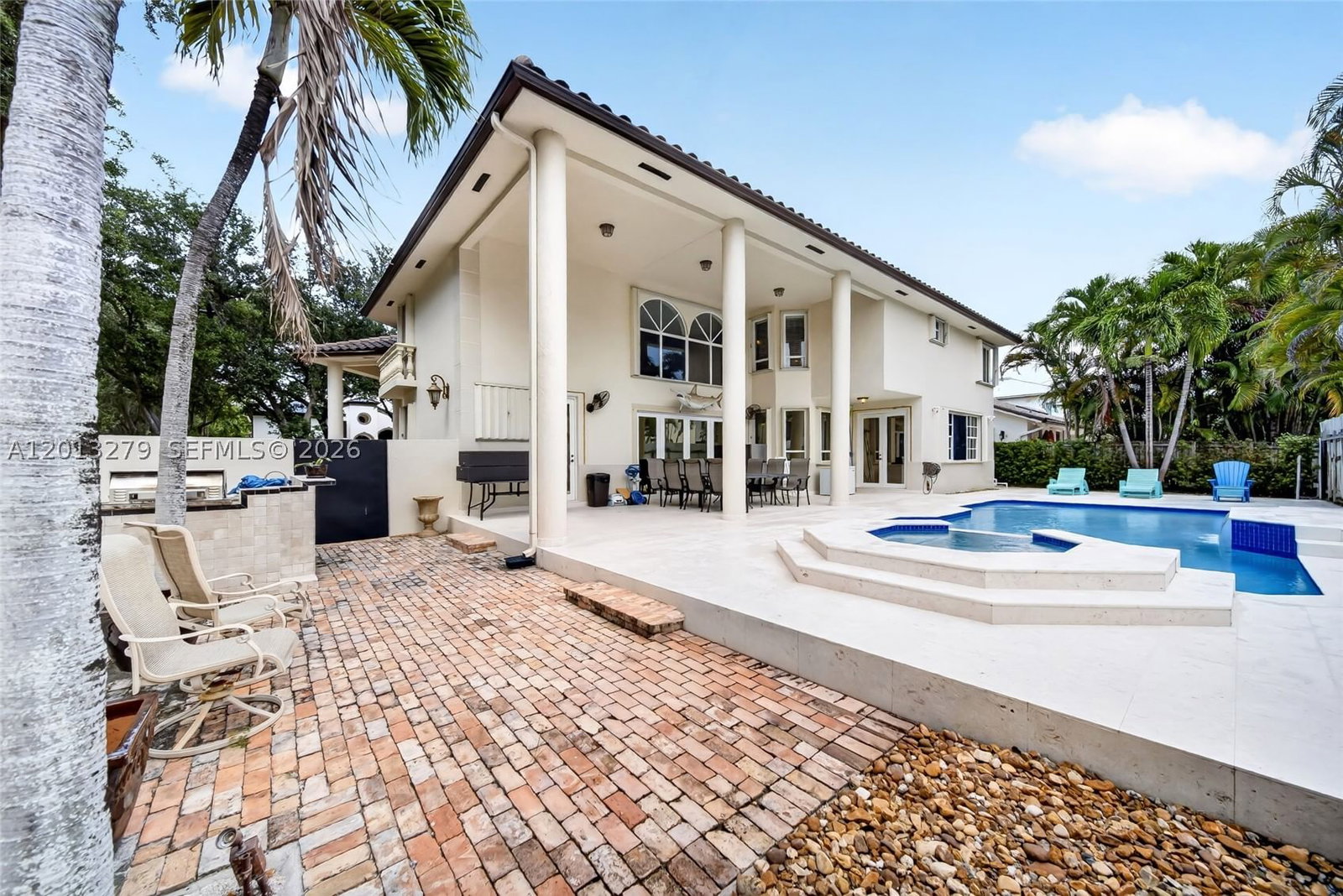 Real estate property located at 8560 164th St, Miami-dade, Royal Lakes 1st Addn, Miami Lakes, FL