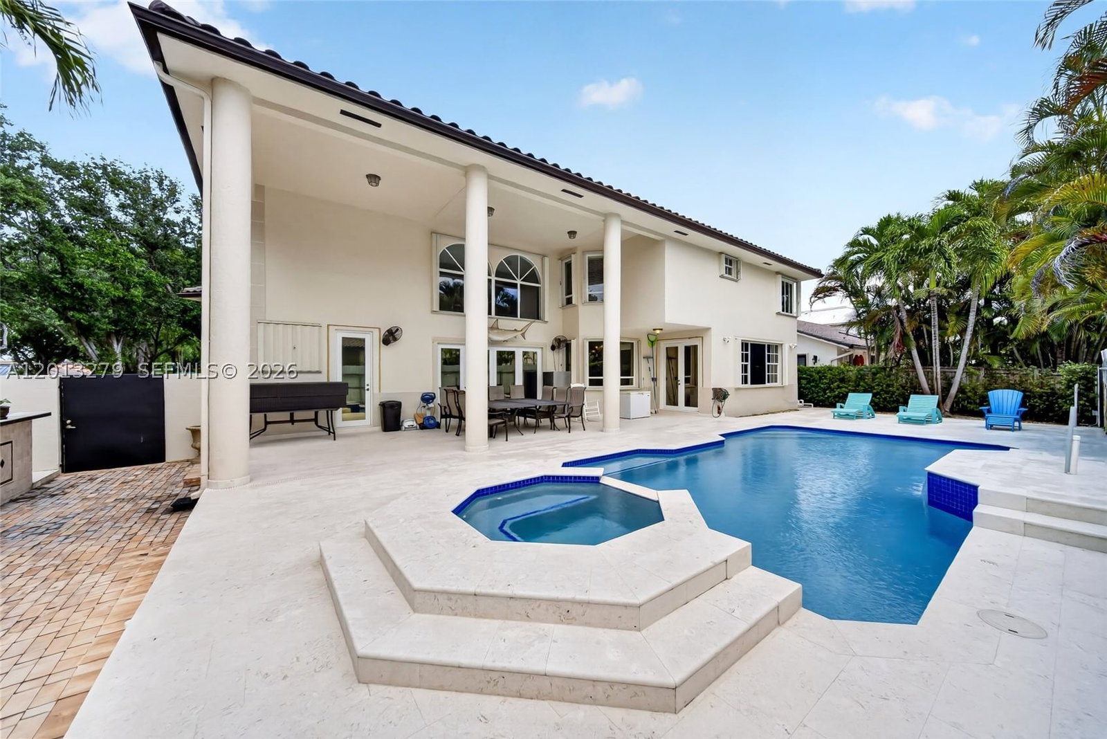 Real estate property located at 8560 164th St, Miami-dade, Royal Lakes 1st Addn, Miami Lakes, FL