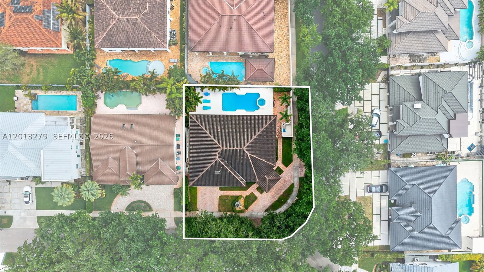 Real estate property located at 8560 164th St, Miami-dade, Royal Lakes 1st Addn, Miami Lakes, FL