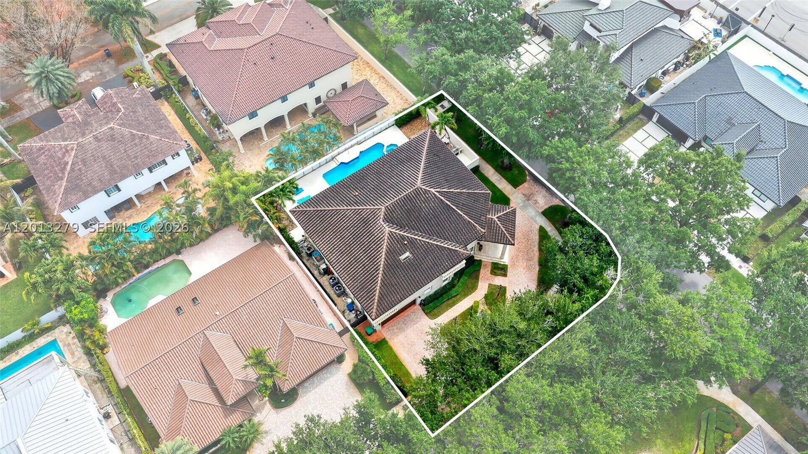 Real estate property located at 8560 164th St, Miami-dade, Royal Lakes 1st Addn, Miami Lakes, FL