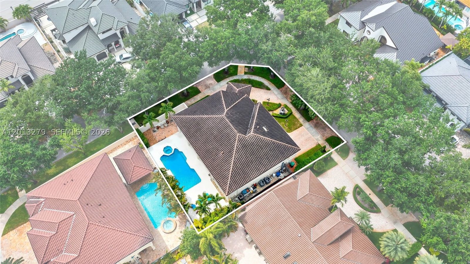 Real estate property located at 8560 164th St, Miami-dade, Royal Lakes 1st Addn, Miami Lakes, FL