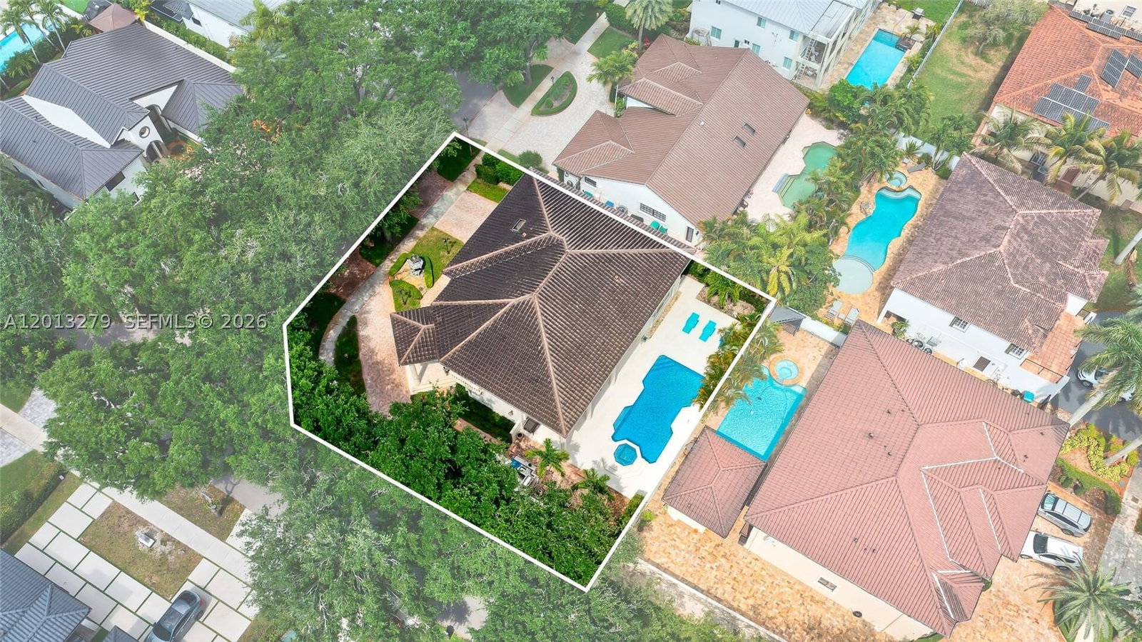 Real estate property located at 8560 164th St, Miami-dade, Royal Lakes 1st Addn, Miami Lakes, FL