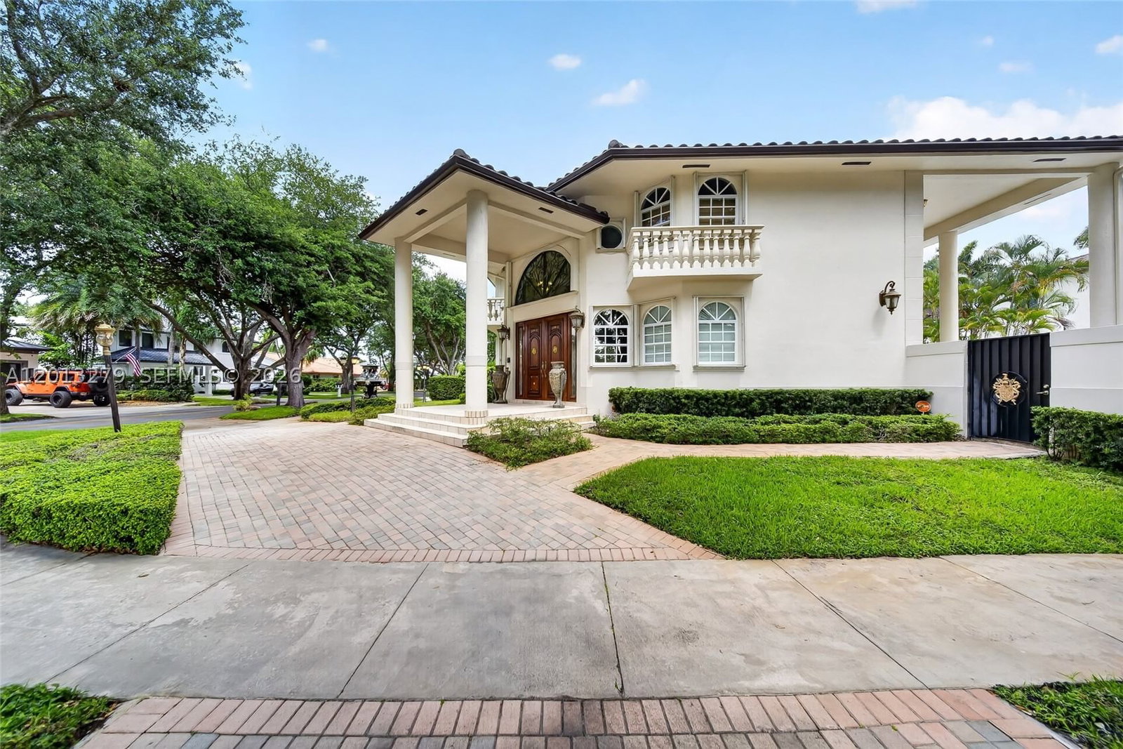 Real estate property located at 8560 164th St, Miami-dade, Royal Lakes 1st Addn, Miami Lakes, FL