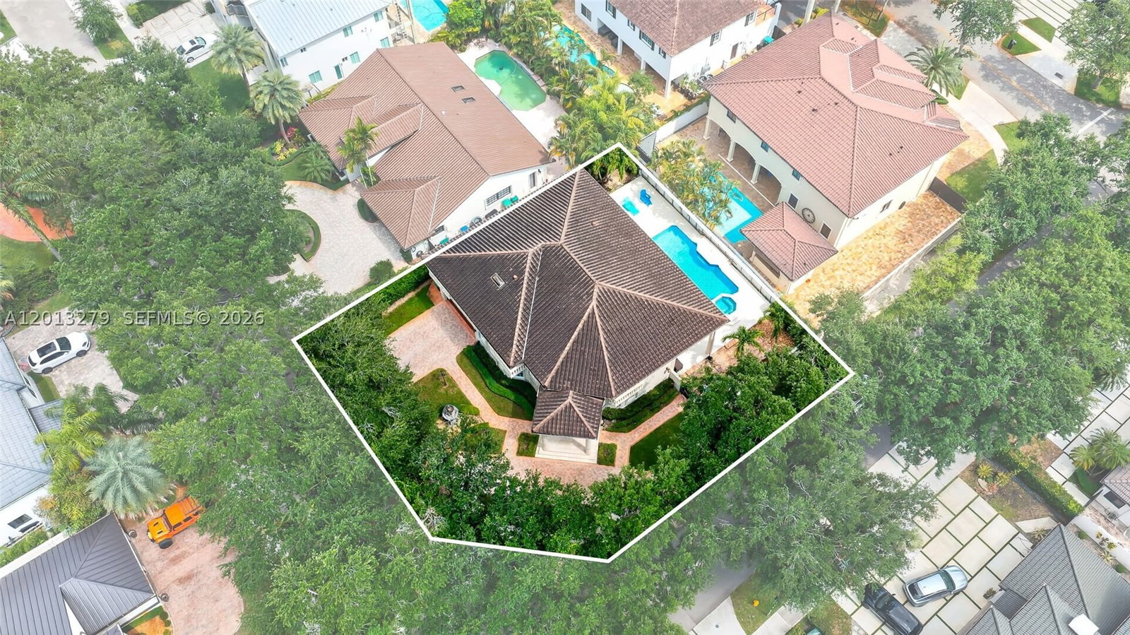 Real estate property located at 8560 164th St, Miami-dade, Royal Lakes 1st Addn, Miami Lakes, FL