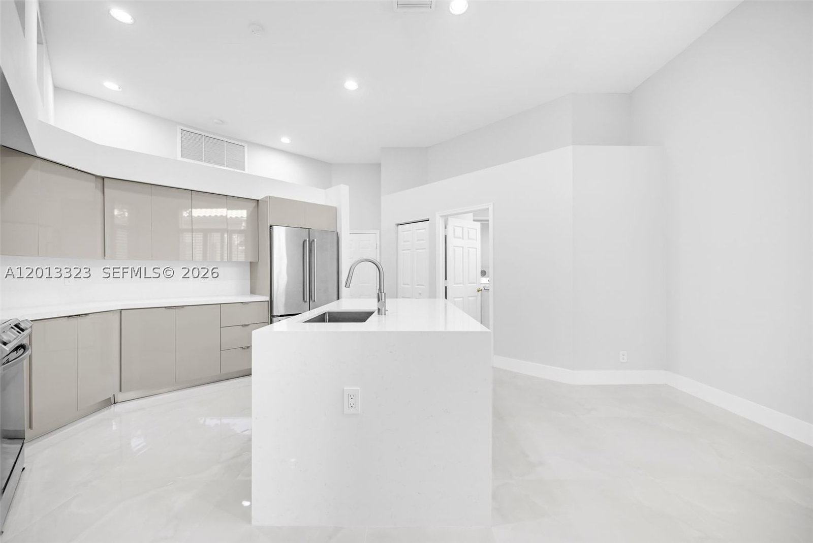 Real estate property located at 2553 Bay Pointe Drive, Broward, Sector 7 - Parcels J-2 &, Weston, FL