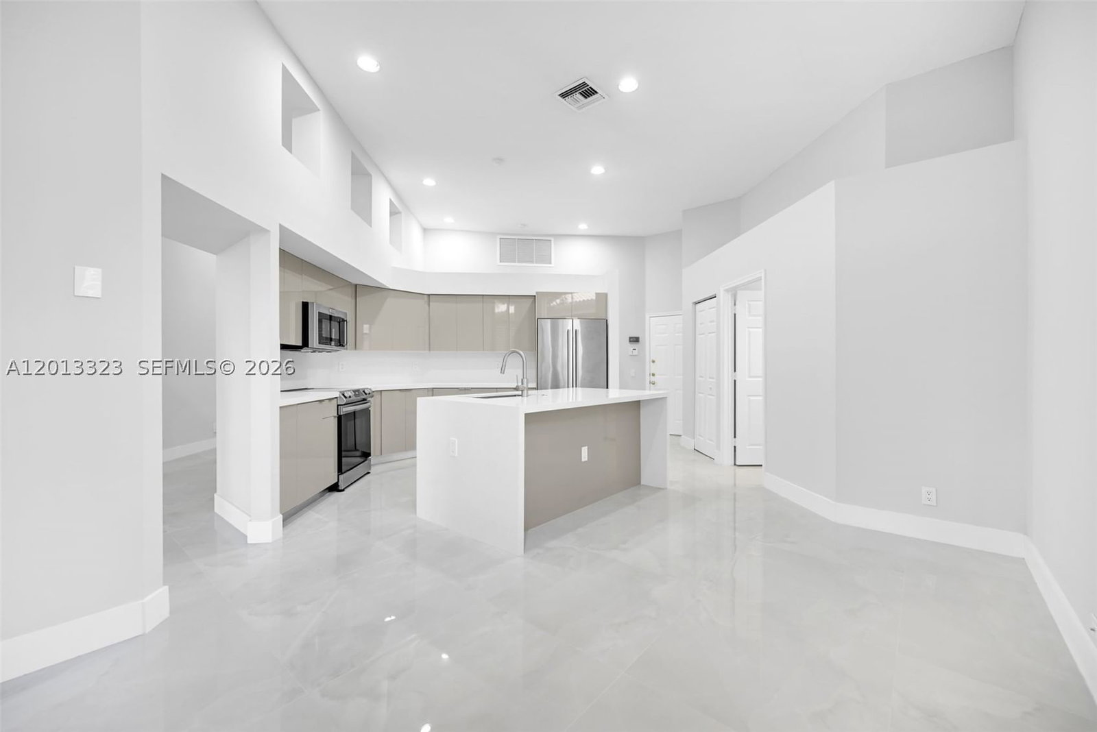Real estate property located at 2553 Bay Pointe Drive, Broward, Sector 7 - Parcels J-2 &, Weston, FL