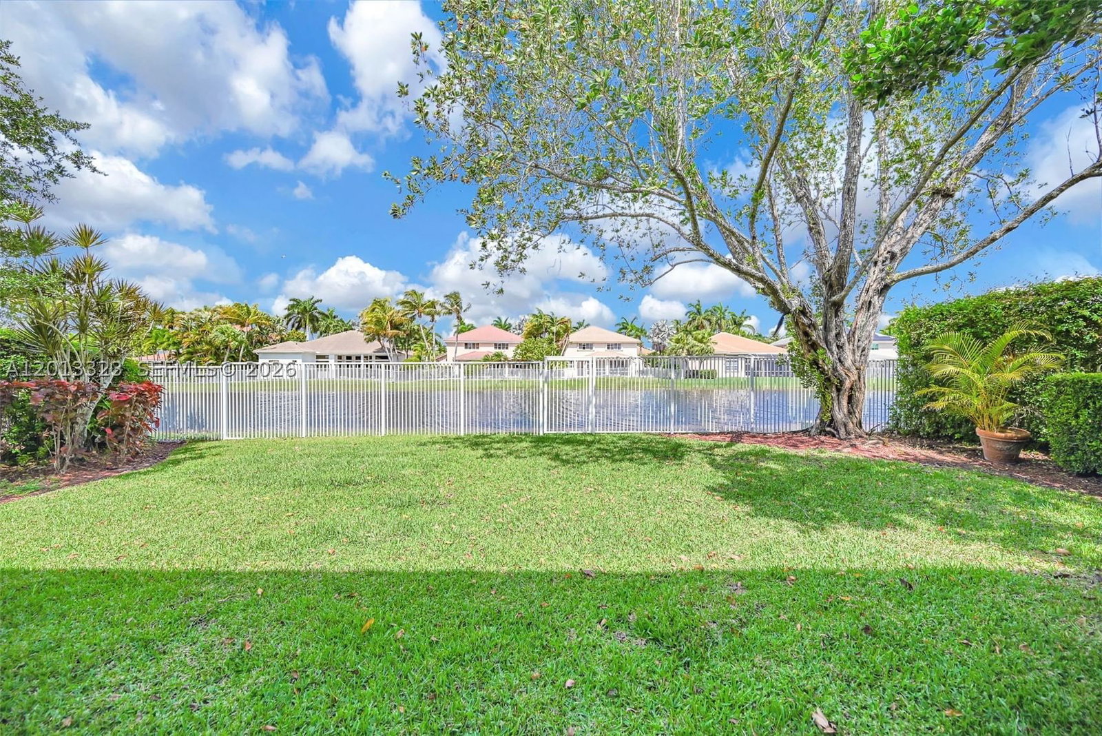 Real estate property located at 2553 Bay Pointe Drive, Broward, Sector 7 - Parcels J-2 &, Weston, FL