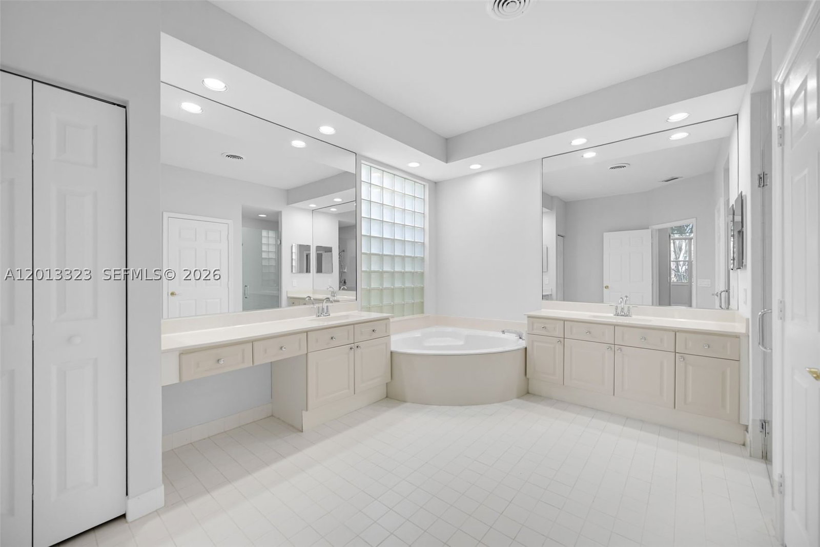 Real estate property located at 2553 Bay Pointe Drive, Broward, Sector 7 - Parcels J-2 &, Weston, FL