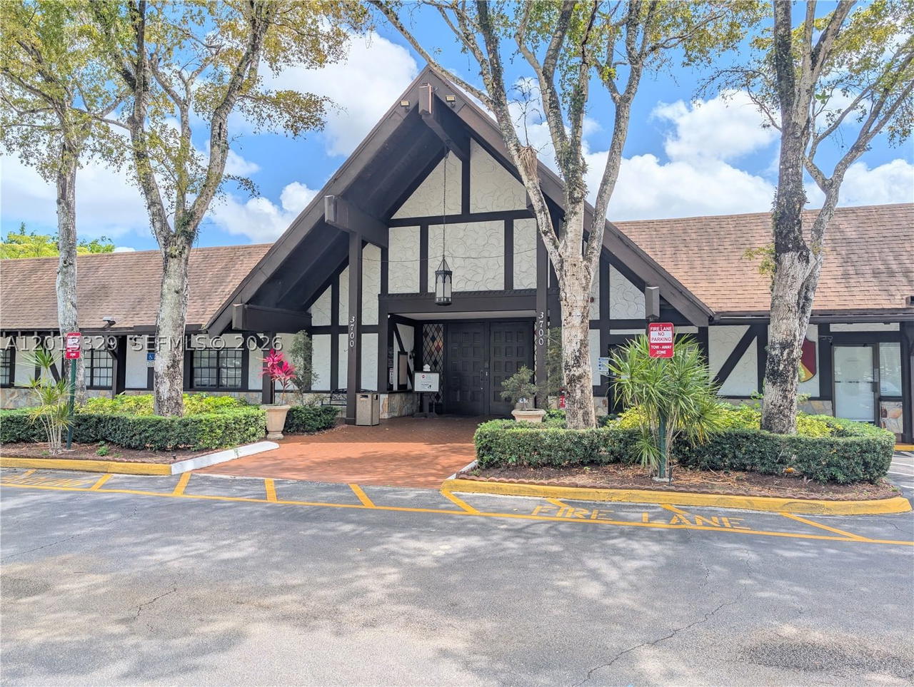 Real estate property located at 3740 Inverrary Dr #2B, Broward, International Village At, Lauderhill, FL