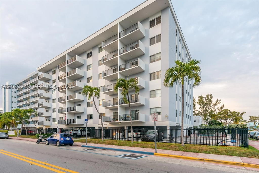 Real estate property located at 1000 Michigan Ave #704, Miami-dade, Parkview House Condo, Miami Beach, FL