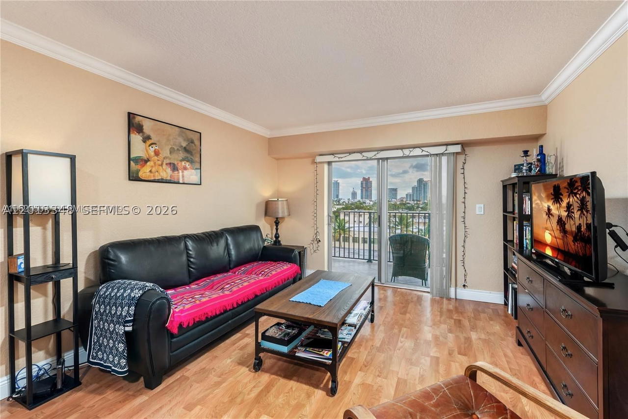 Real estate property located at 1000 Michigan Ave #704, Miami-dade, Parkview House Condo, Miami Beach, FL