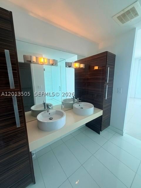 Real estate property located at 2020 Bayshore Dr #3804, Miami-dade, Paramount Bay Condo, Miami, FL
