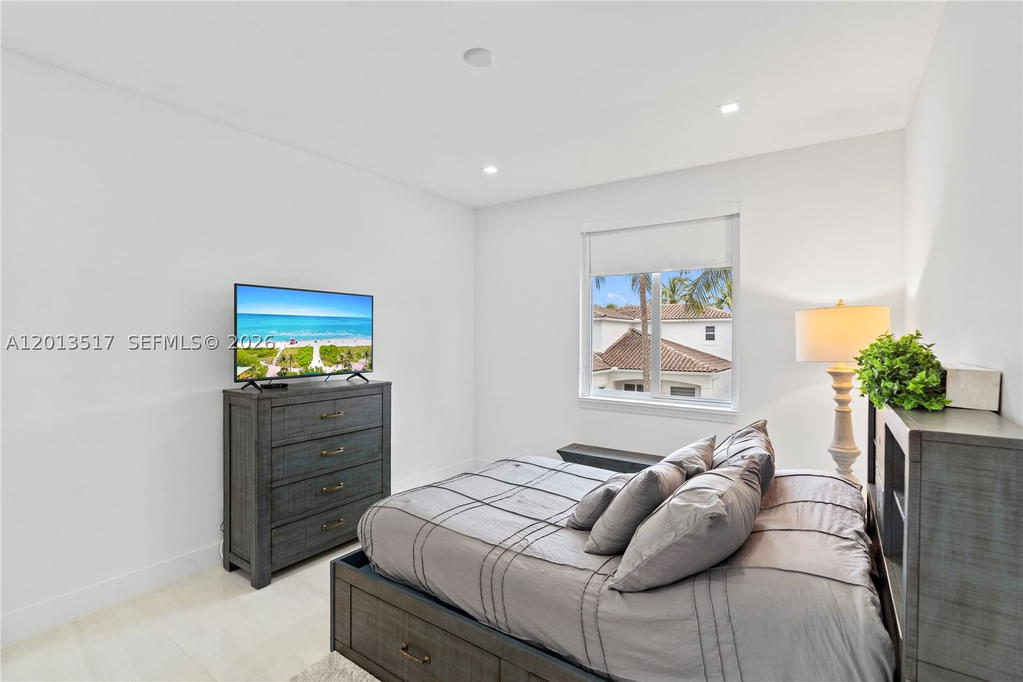 Real estate property located at 3188 211th Ter, Miami-dade, Aventura Lakes - Phase Ii, Aventura, FL
