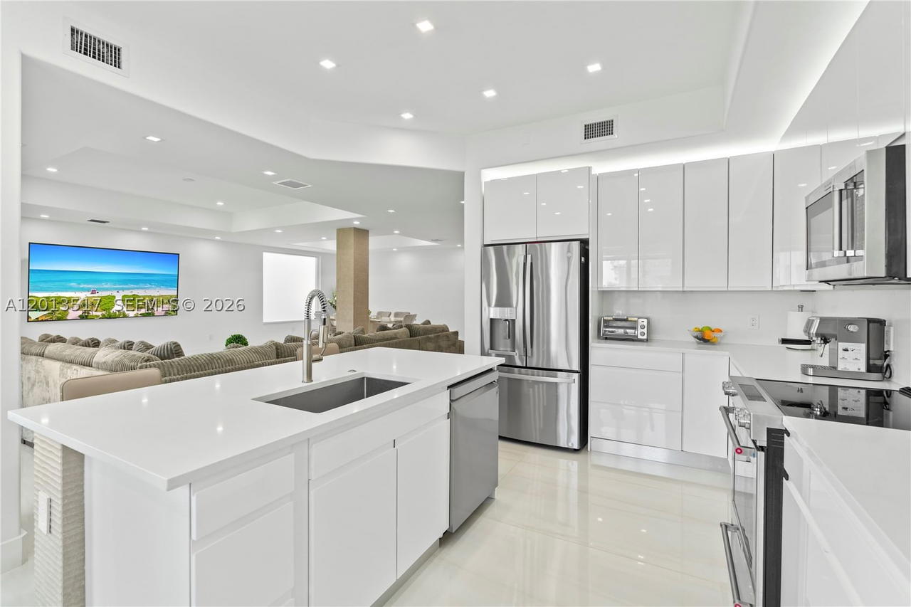 Real estate property located at 3188 211th Ter, Miami-dade, Aventura Lakes - Phase Ii, Aventura, FL