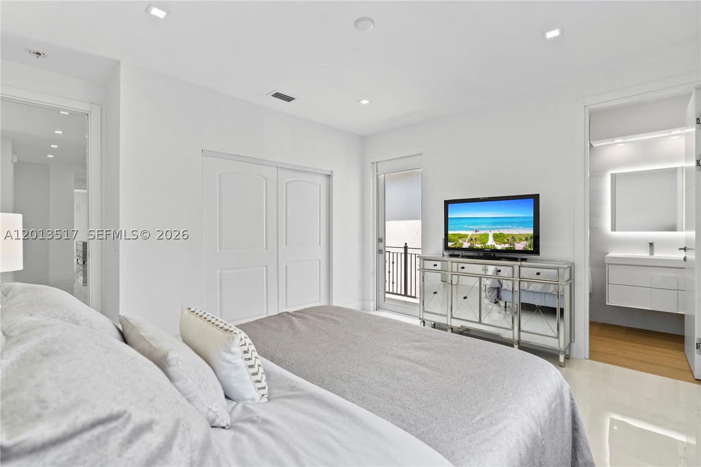 Real estate property located at 3188 211th Ter, Miami-dade, Aventura Lakes - Phase Ii, Aventura, FL