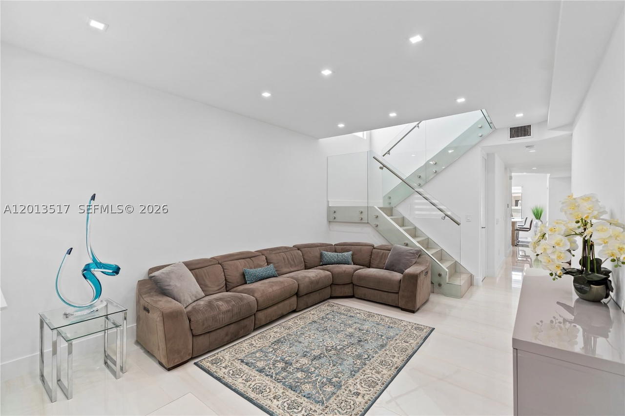 Real estate property located at 3188 211th Ter, Miami-dade, Aventura Lakes - Phase Ii, Aventura, FL