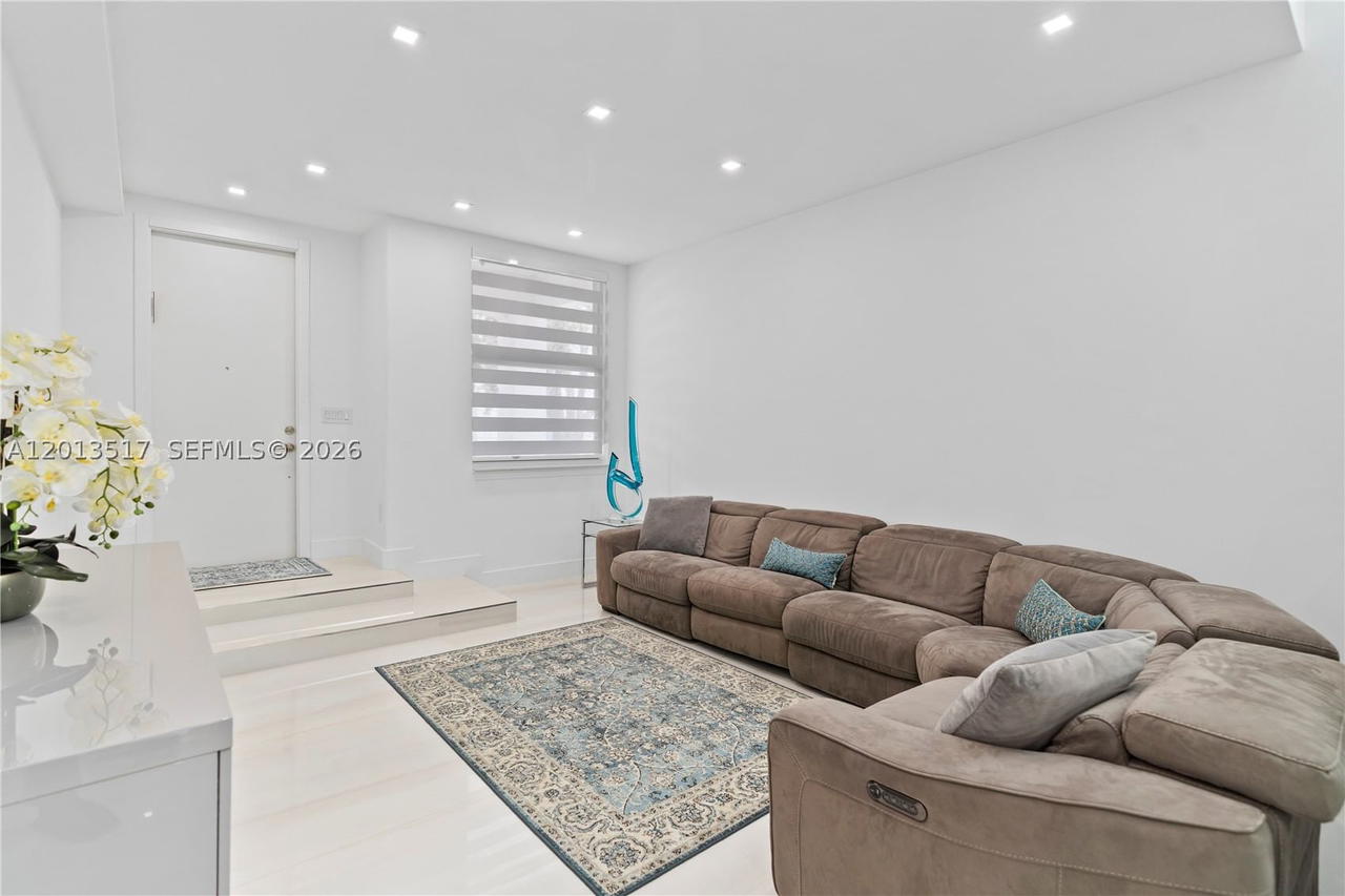 Real estate property located at 3188 211th Ter, Miami-dade, Aventura Lakes - Phase Ii, Aventura, FL