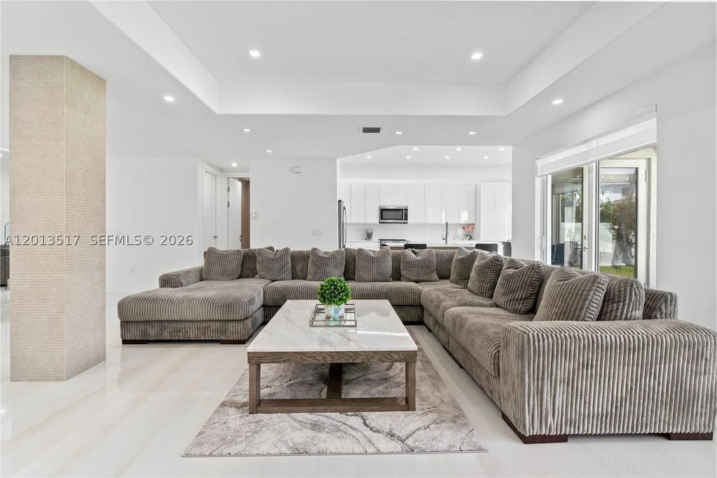 Real estate property located at 3188 211th Ter, Miami-dade, Aventura Lakes - Phase Ii, Aventura, FL