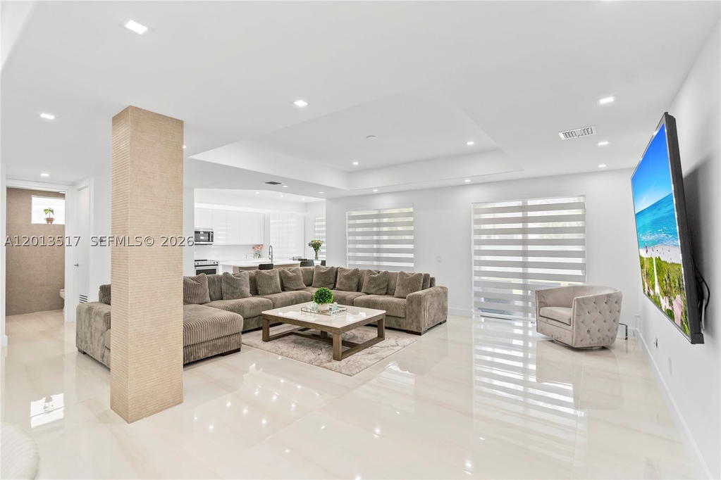 Real estate property located at 3188 211th Ter, Miami-dade, Aventura Lakes - Phase Ii, Aventura, FL
