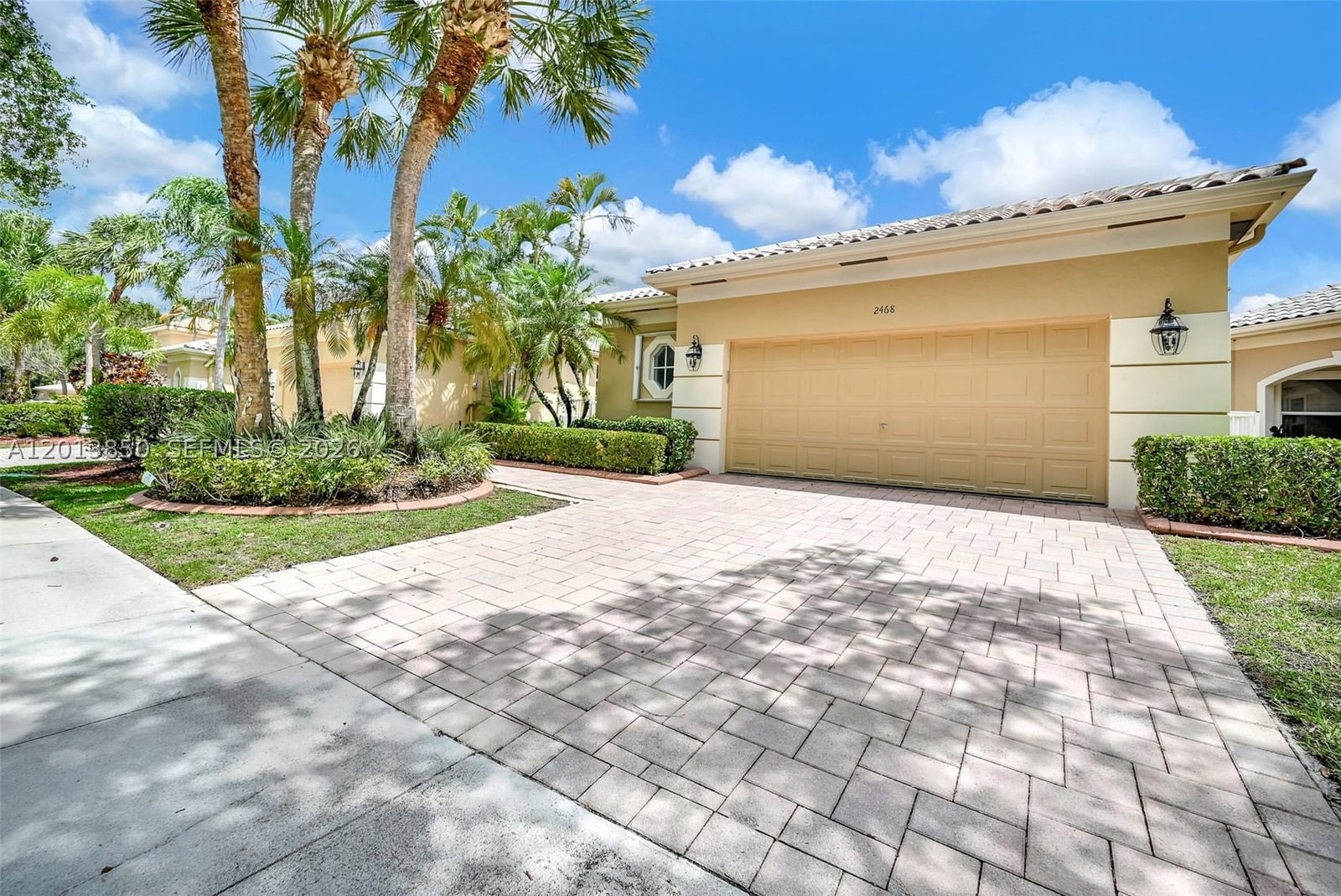 Real estate property located at 2468 Bay Isle Court, Broward, Sector 7 - Parcels F G H, Weston, FL