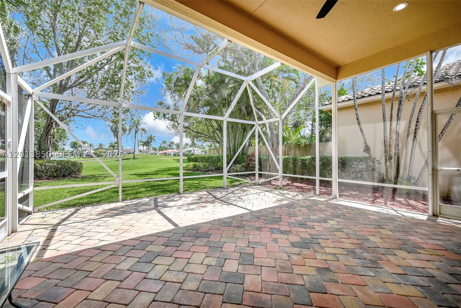 Real estate property located at 2468 Bay Isle Court, Broward, Sector 7 - Parcels F G H, Weston, FL