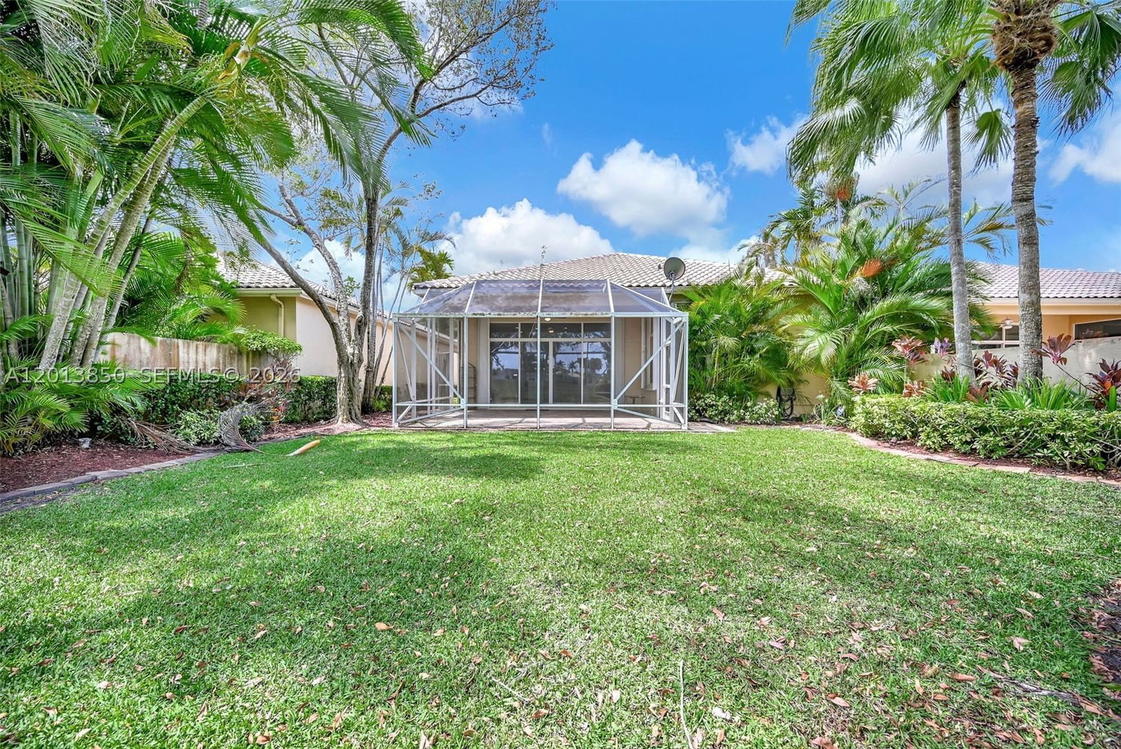 Real estate property located at 2468 Bay Isle Court, Broward, Sector 7 - Parcels F G H, Weston, FL