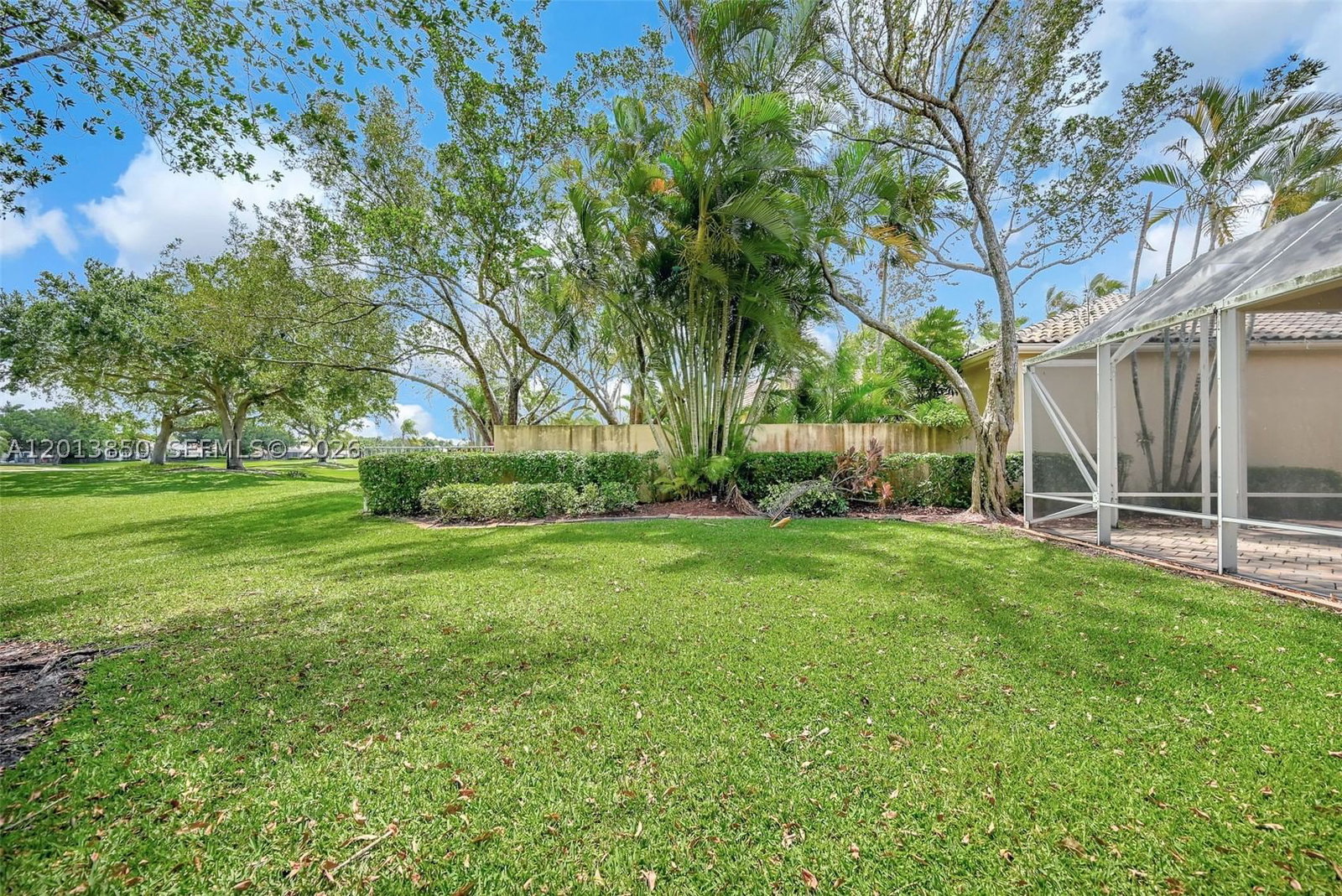 Real estate property located at 2468 Bay Isle Court, Broward, Sector 7 - Parcels F G H, Weston, FL