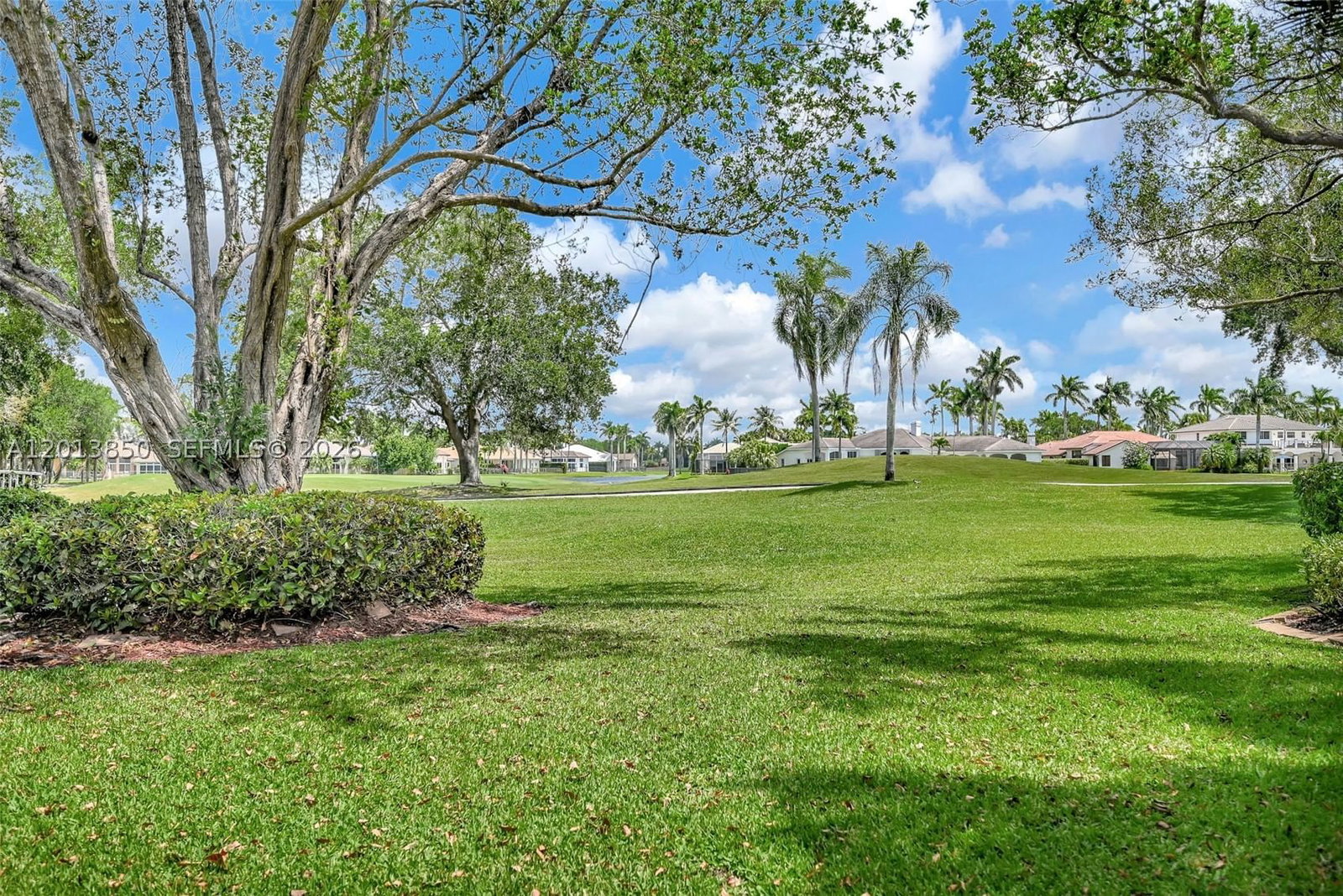 Real estate property located at 2468 Bay Isle Court, Broward, Sector 7 - Parcels F G H, Weston, FL