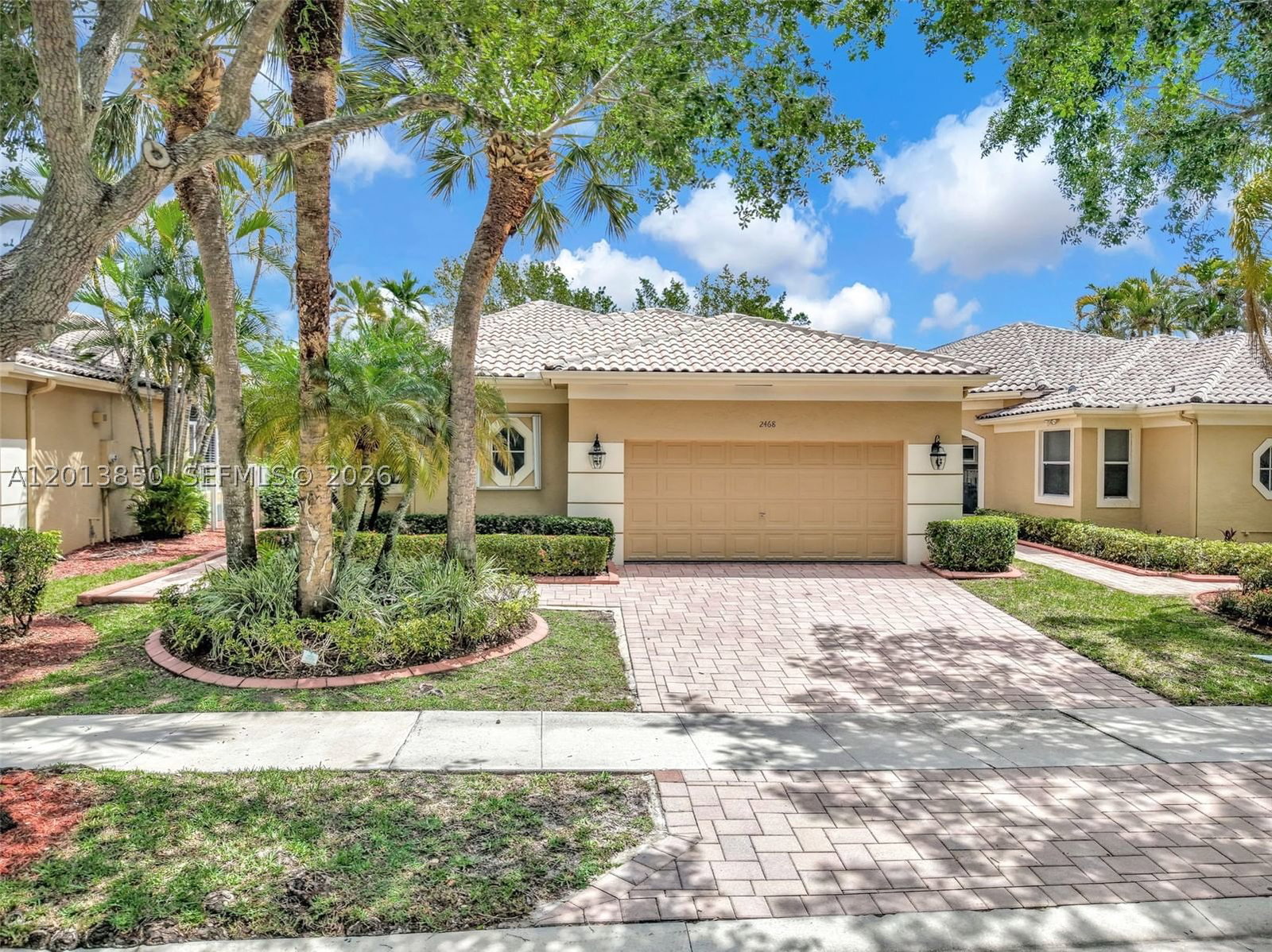 Real estate property located at 2468 Bay Isle Court, Broward, Sector 7 - Parcels F G H, Weston, FL