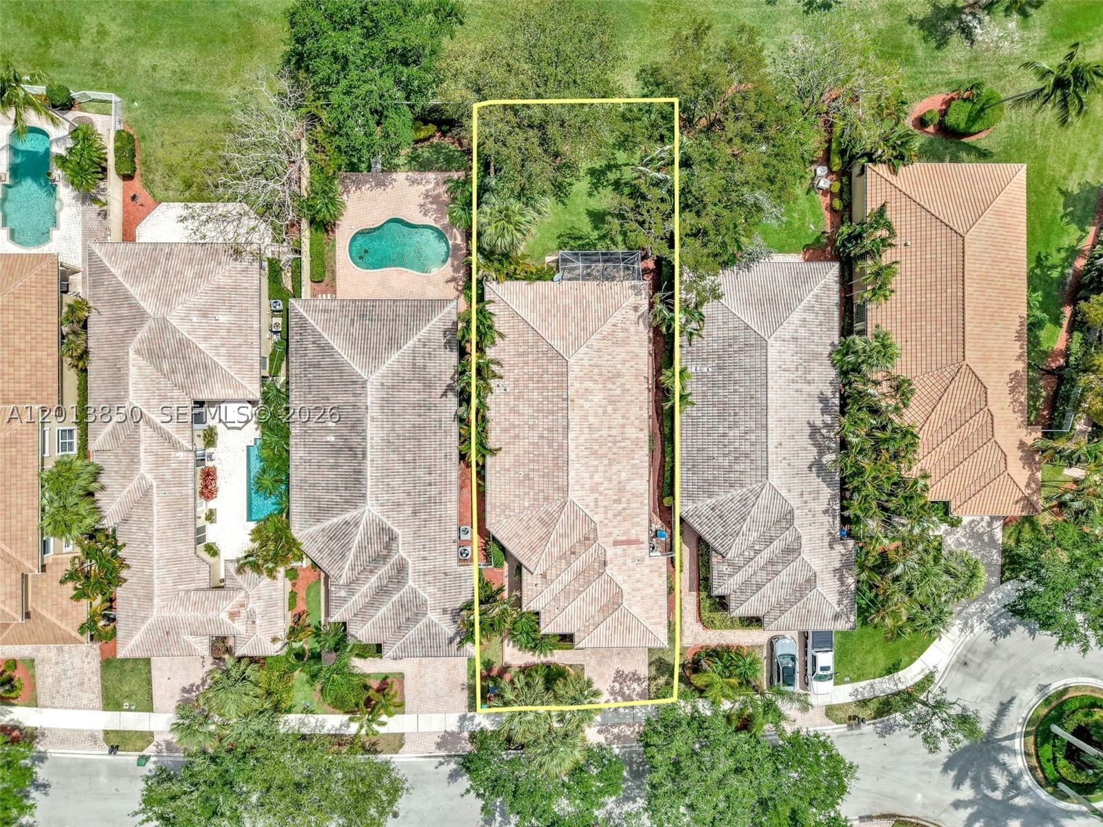 Real estate property located at 2468 Bay Isle Court, Broward, Sector 7 - Parcels F G H, Weston, FL